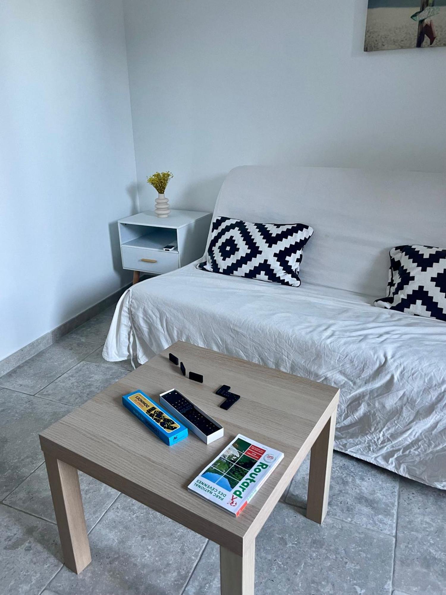 T2 Renove Avec Terrasse Au Coeur Des Cevennes Apartment Saint-Germain-de-Calberte Exterior foto